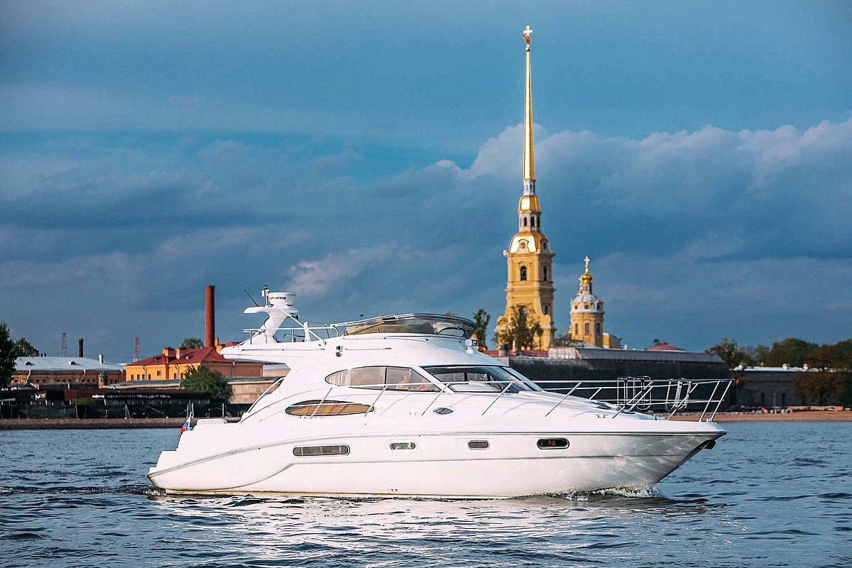Аренда моторной яхты Sealine 39 АМО в Санкт-Петербурге
